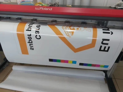 Print autocolant 4 autocolante si decorari